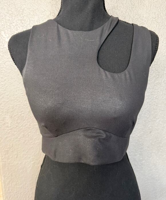 Fabletics Other - Fabletics Womens Sz M Black Cold Shoulder Textured Padded Crop Top Sports Bra